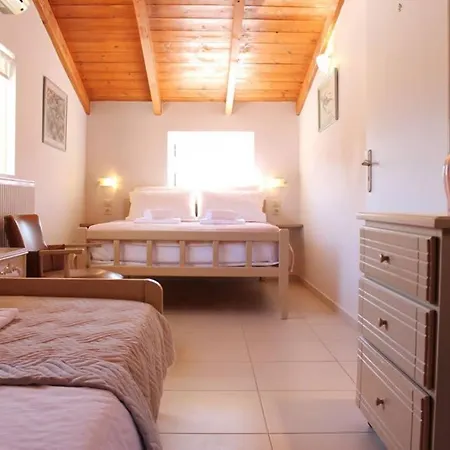 Apartment New Independent Loft, 360⁰ View, 5' Beach/center Kalamata