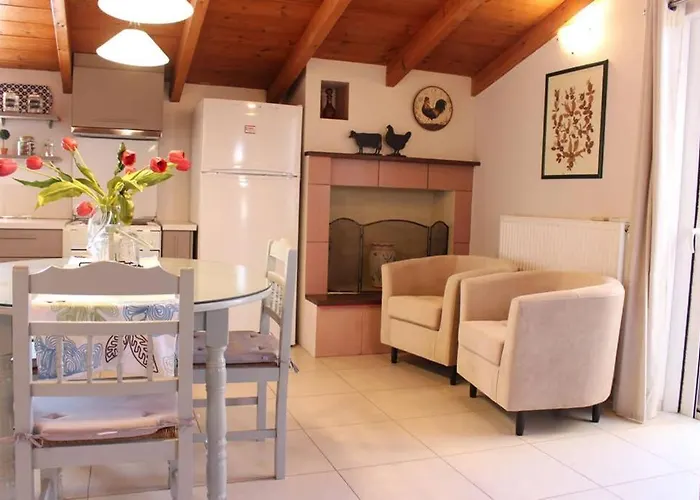 New Independent Loft, 360⁰ View, 5' Beach/center * Kalamata